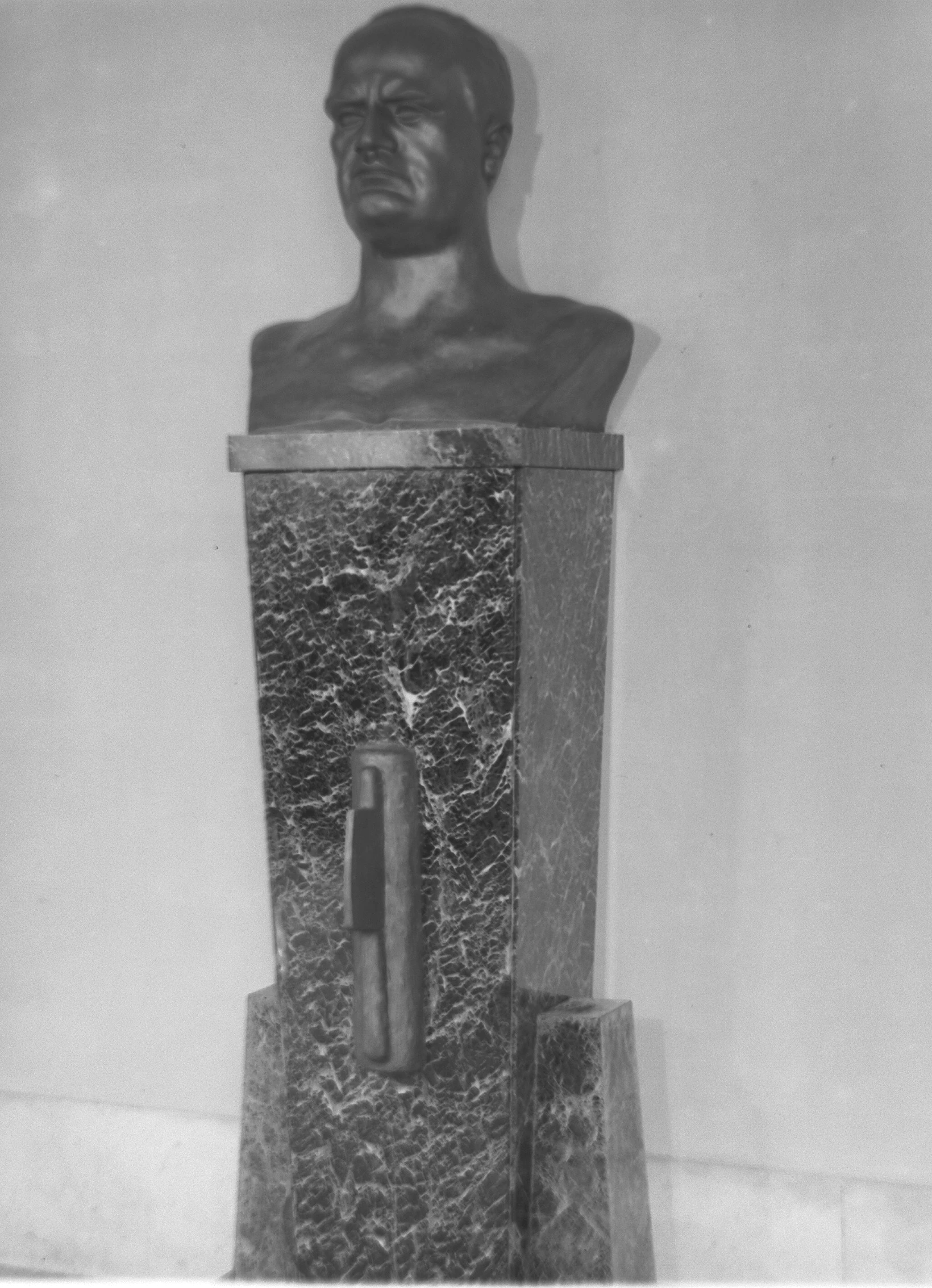 Busto di Mussolini